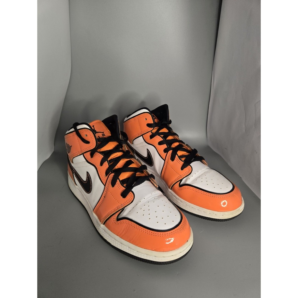 Jordan 1 SE Mid Turf Orange White Black Basketball Sneakers BQ6931-802 Size 7Y